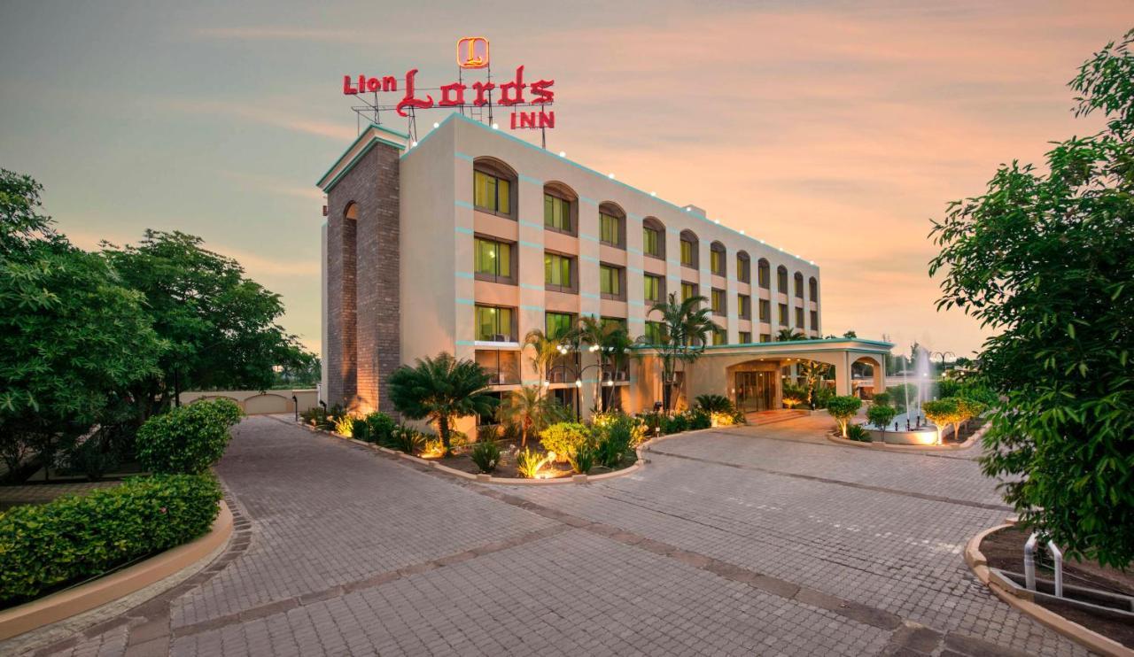 Lion Lords Inn Rājula Buitenkant foto